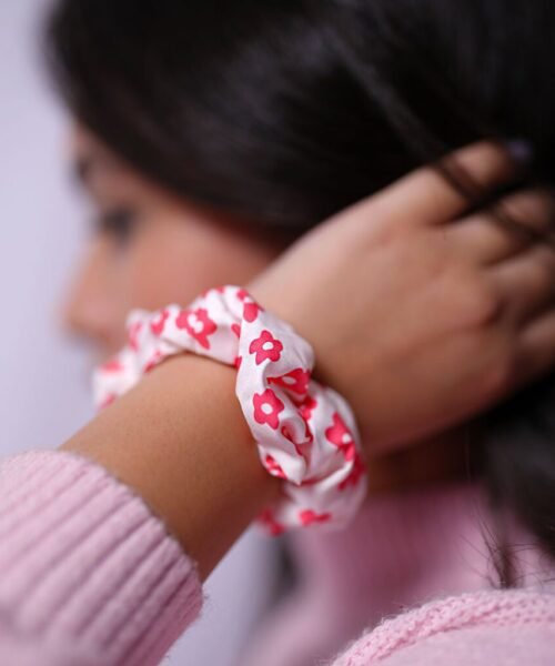 Scrunchie – Strawberry Red Flowers Print